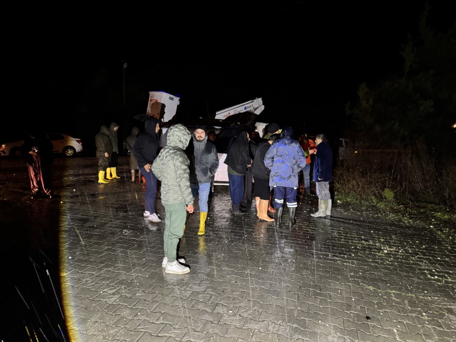 Seydikemer’de su baskını: Evler tahliye edildi