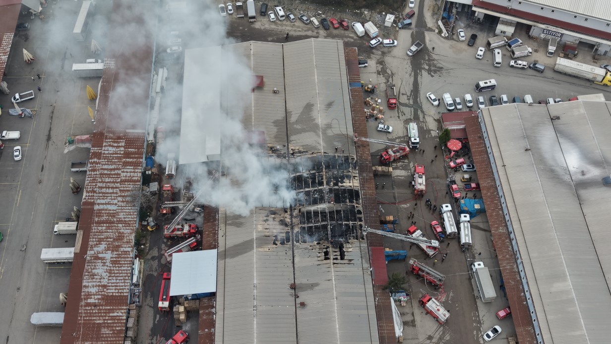 Ordu’da market deposunda yangın