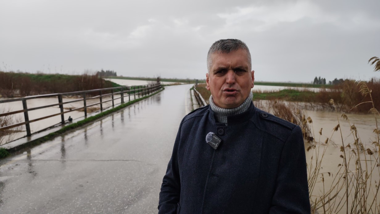 Gediz Nehri taştı, köprüler alarm veriyor