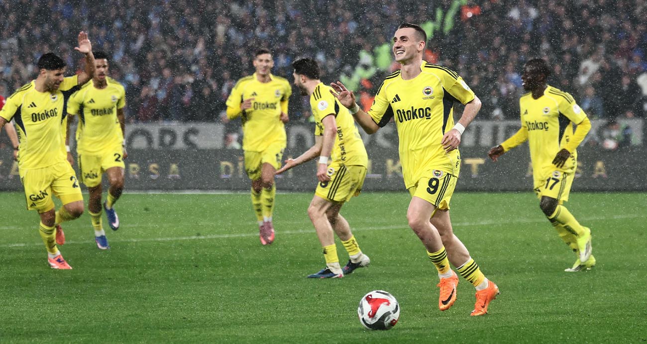 Fenerbahçe, Süper Lig tarihinde ilk kez sezonun ilk 22 haftasını namağlup tamamladı.