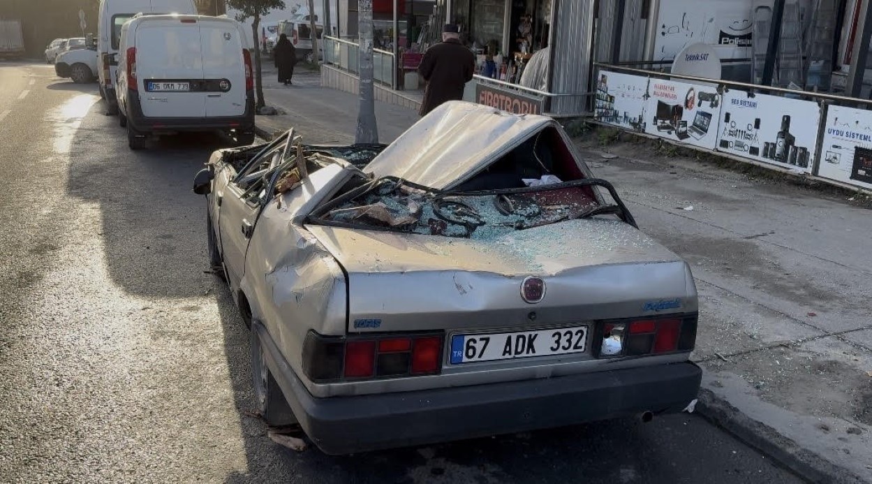 Esenyurt’ta mahalleli fırtınayı anlattı; "Toz duman içerisinde kaldık"