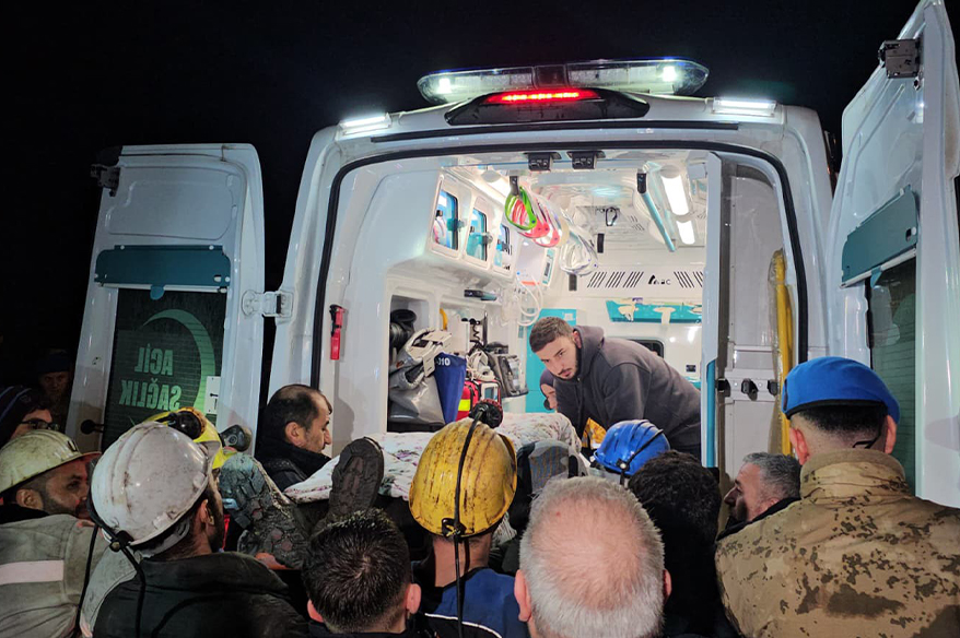 Çizmeleriyle morga kaldırılan madencinin cenazesi yürek burktu