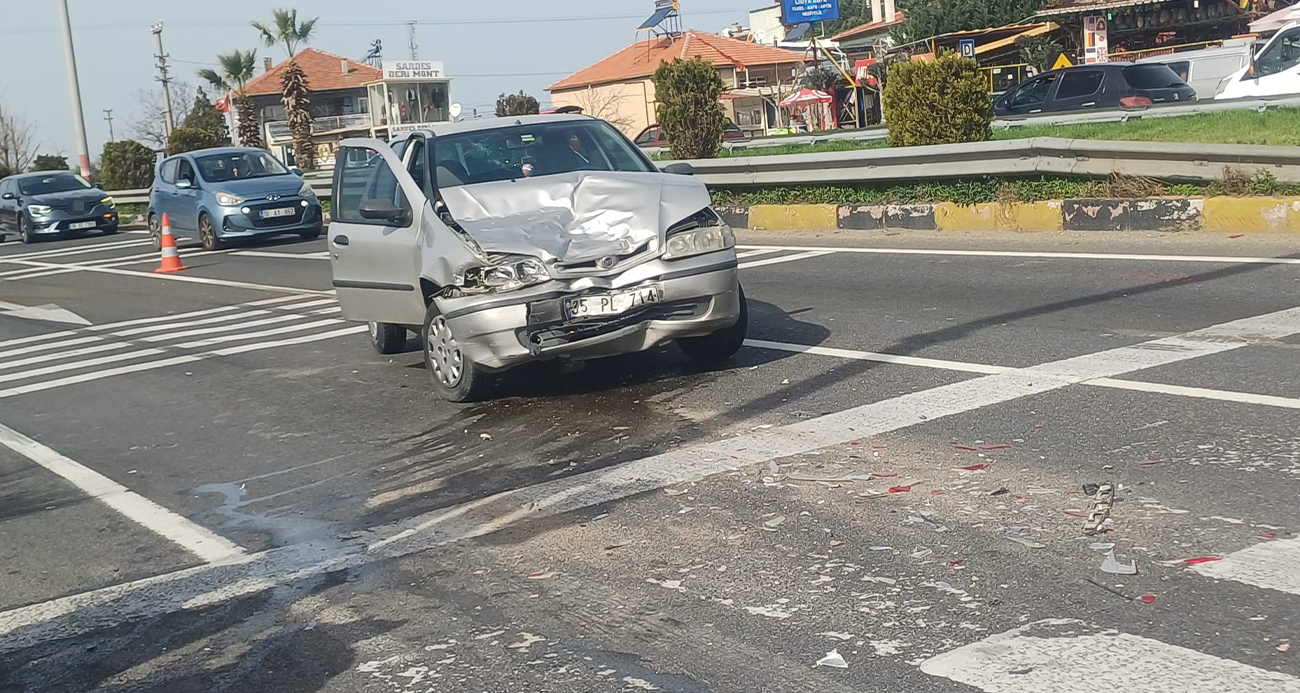 Manisa’da iki otomobil çarpıştı: 2’si çocuk 5 yaralı