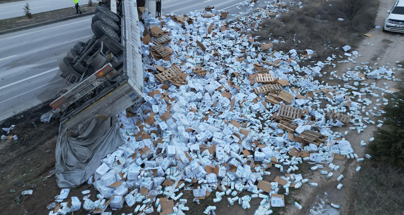 Yol yarım saat trafiğe kapandı!