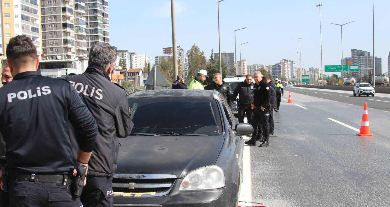 Otoyolda araç içinde sır ölüm: Başından tüfekle vurulmuş halde bulundu