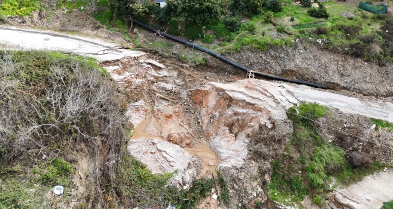 Alanya’da sağanak sonrası korkutan manzara
