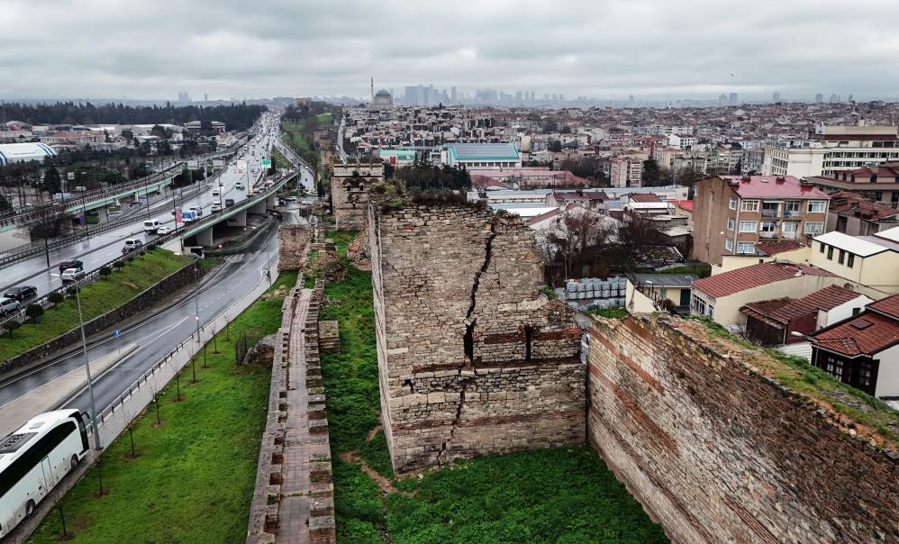 İstanbul’un Kara Surları yıkılmak üzere