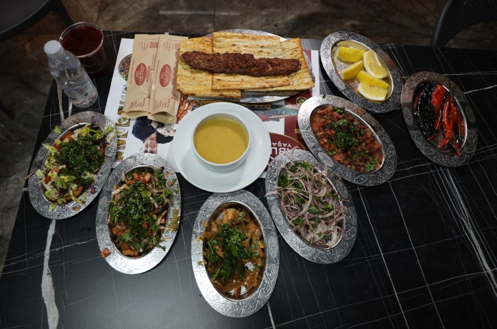 Adanalı kebapçılar Ramazan’a hazır: İftar sofralarında lezzet şöleni yaşanacak