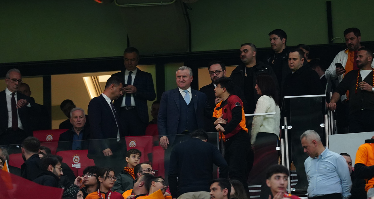 Bakan Osman Aşkın Bak, Galatasaray - Juventus maçını izledi