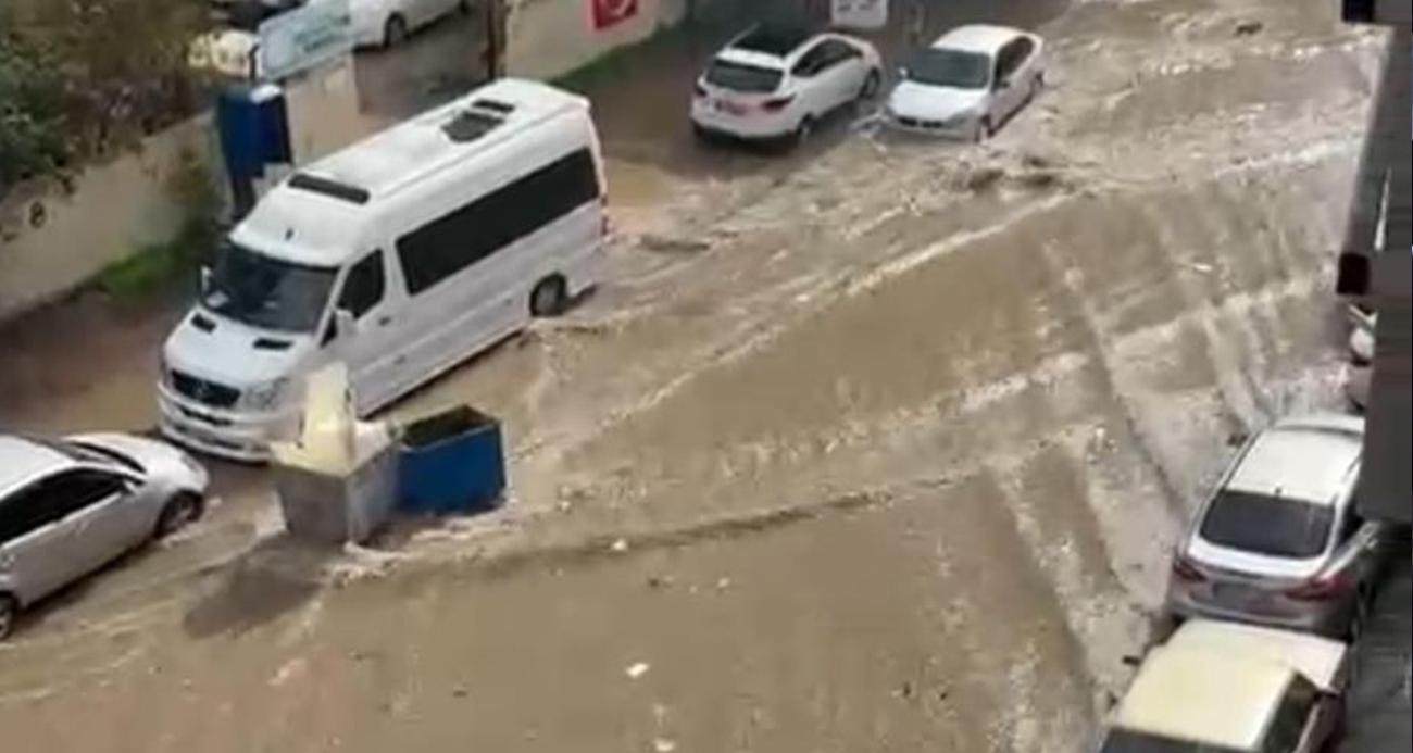 Kısa süren yağmur hayatı felç etti