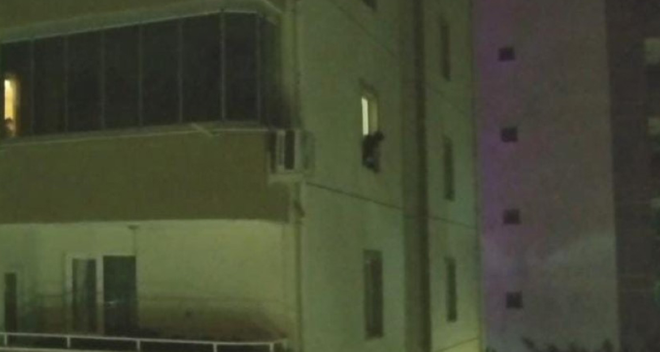 Bursa’da 700 polisle şafak operasyonu...Camdan uyuşturucuyu böyle atmak istedi