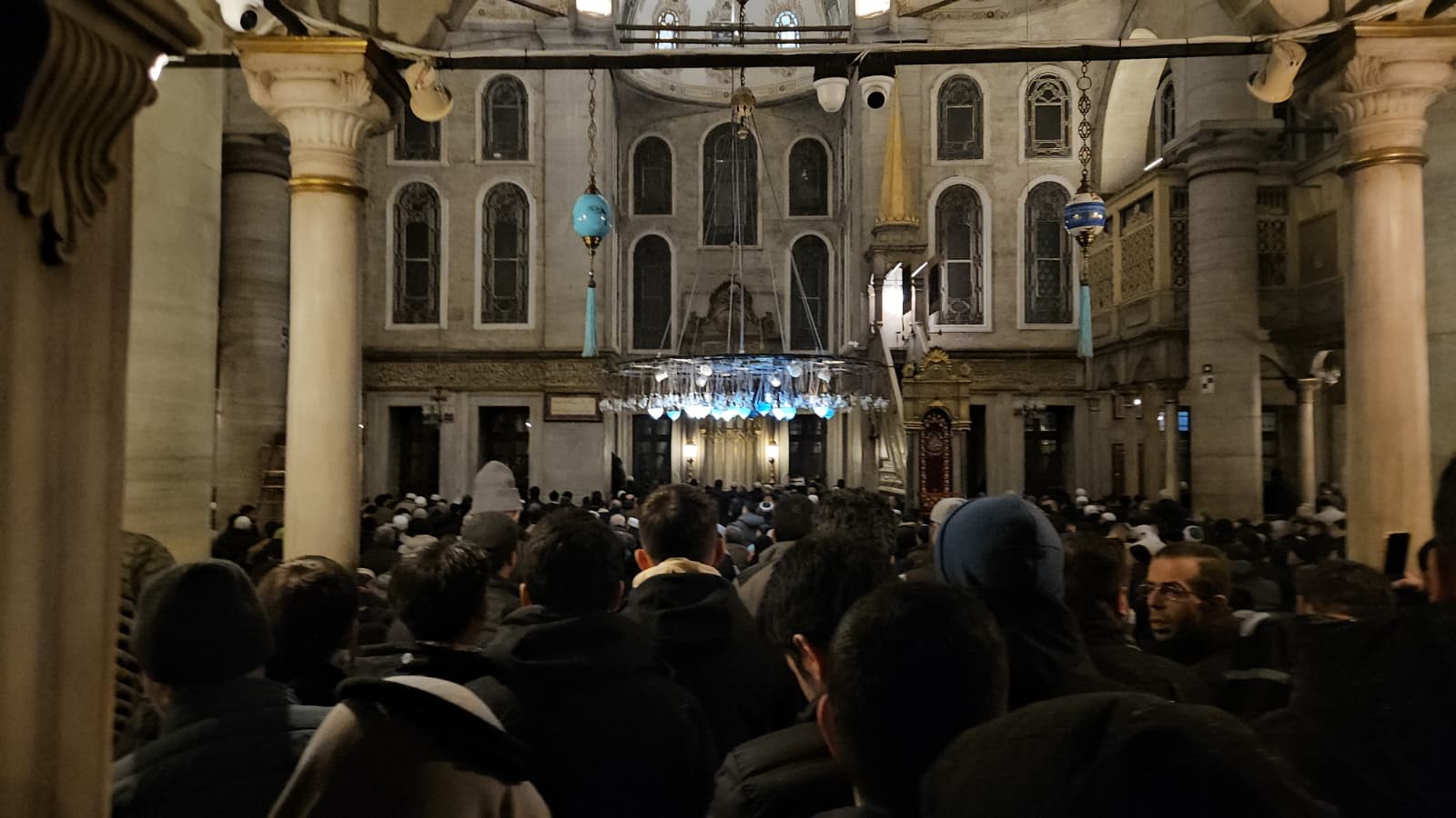 Eyüpsultan Camii’nde Ramazan ayının ilk teravih namazı eda edildi