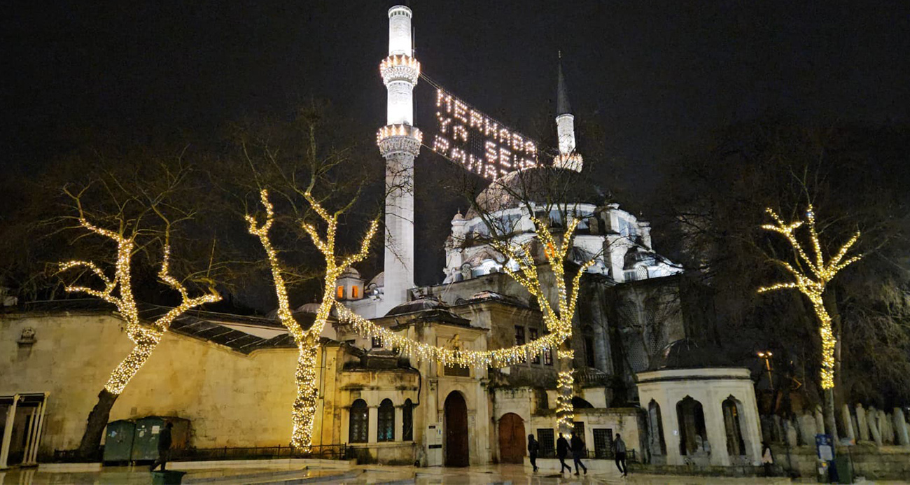 Eyüpsultan Camii’nde Ramazan ayının ilk teravih namazı eda edildi