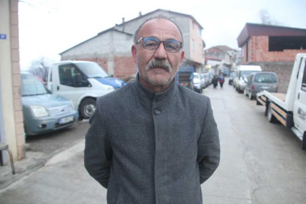 Karadeniz fıkrası gibi mahalle: Komşular bir adımla il değiştirip, bir dakika farkla iftar açıyor