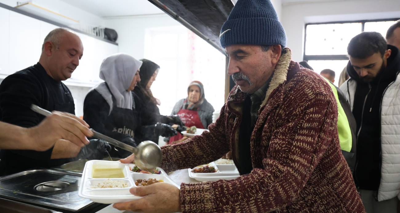Bu köyde iftar vakti evlerde yemek pişirmek yasaklandı