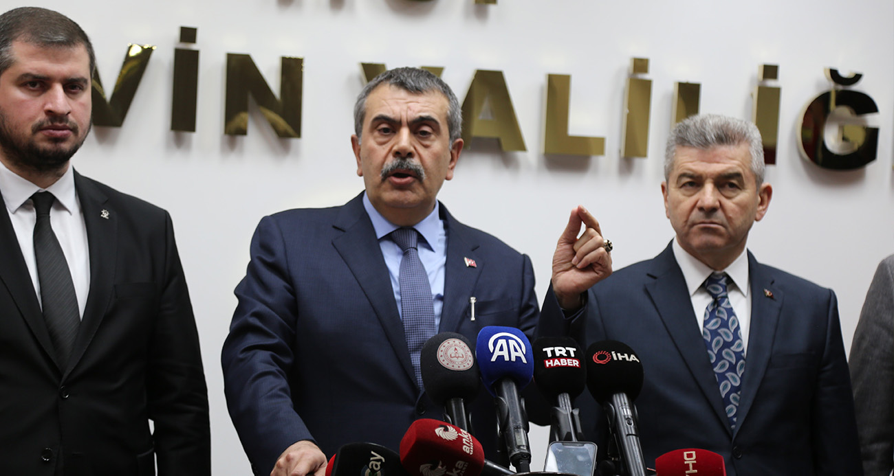 Milli Eğitim Bakanı Yusuf Tekin, CHP Genel Başkanı Özgür Özel’e ve 168 kişinin imzaladığı ’Laiklik bildirisi’ne tepkisini dile getirerek, metni imzalayanlar hakkında hukuki süreç başlatacaklarını açıkladı.