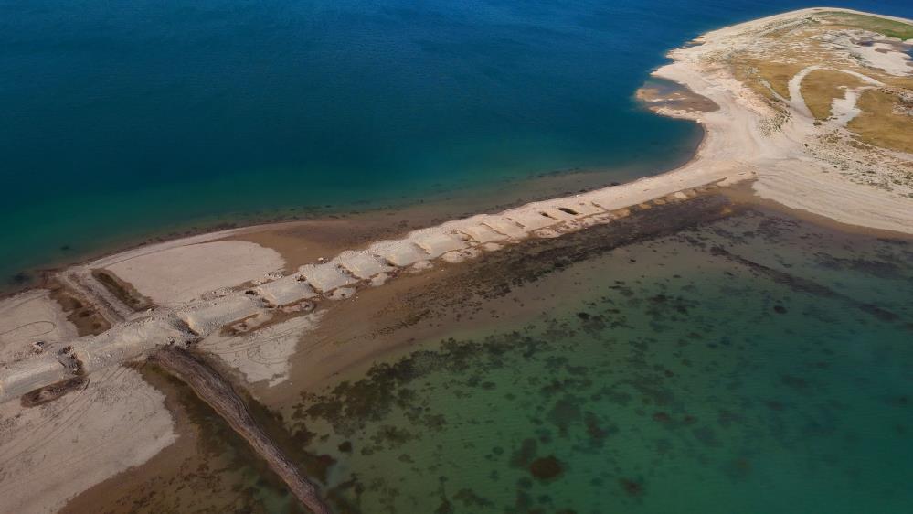 Adana’da gölde su seviyesi yükseldi, Sevgi Adası yolu kayboldu