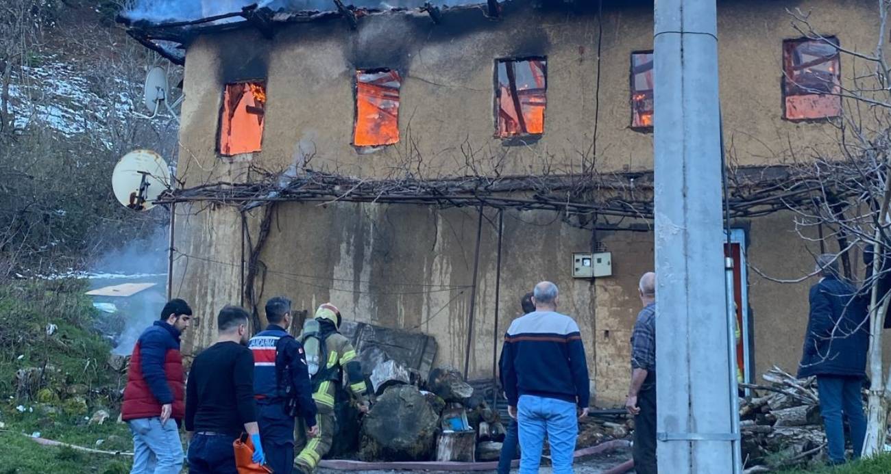 Yaşlı kadın evinde çıkan yangında hayatını kaybetti