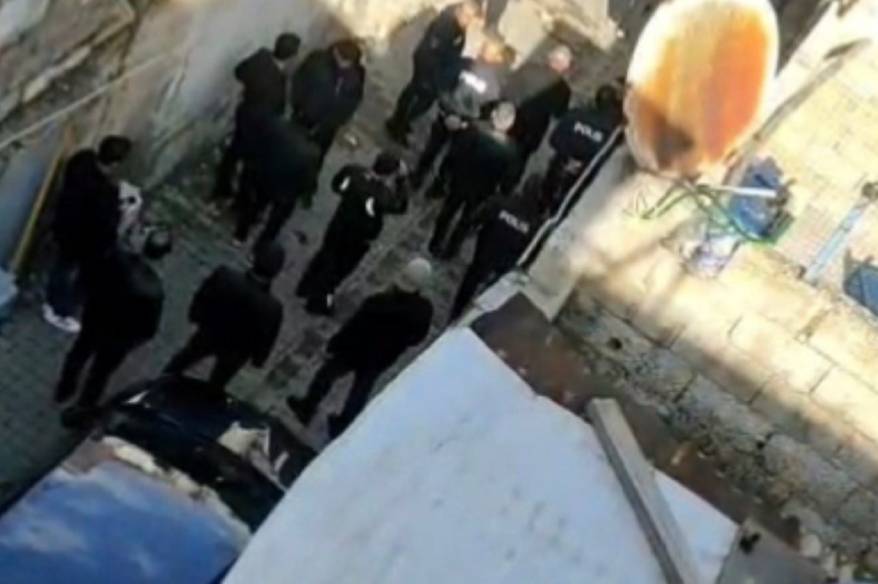 Gündüz vakti girdikleri evdeki 2 kadını darbettiler: 1 ağır yaralı!