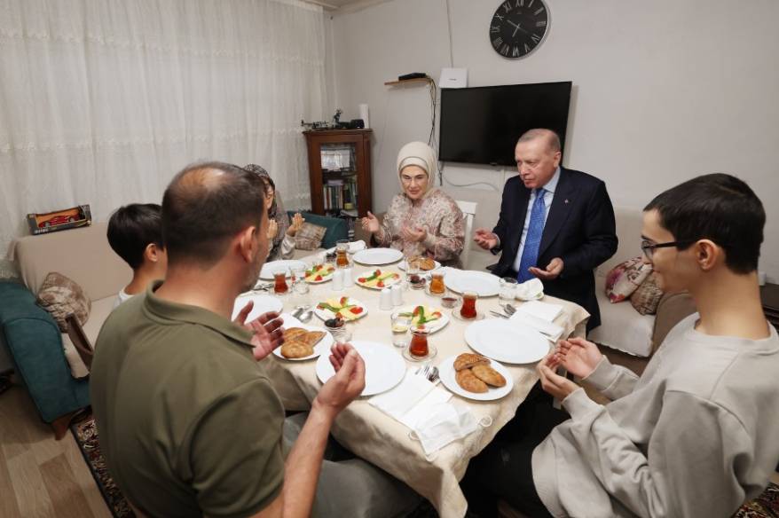 Cumhurbaşkanı Erdoğan, iftarda Kayacık ailesinin misafiri oldu