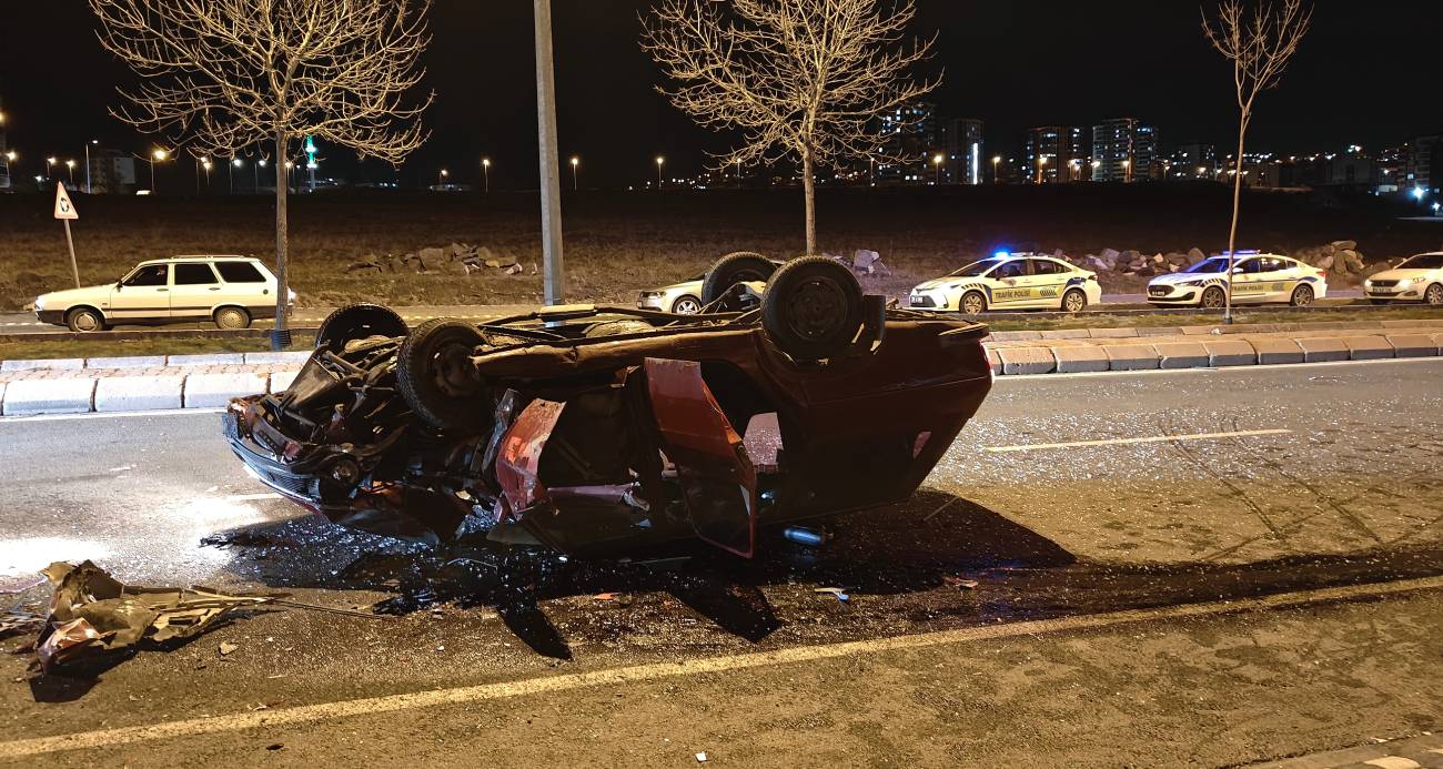 Kontrolden çıkan otomobil ters döndü: 4 yaralı