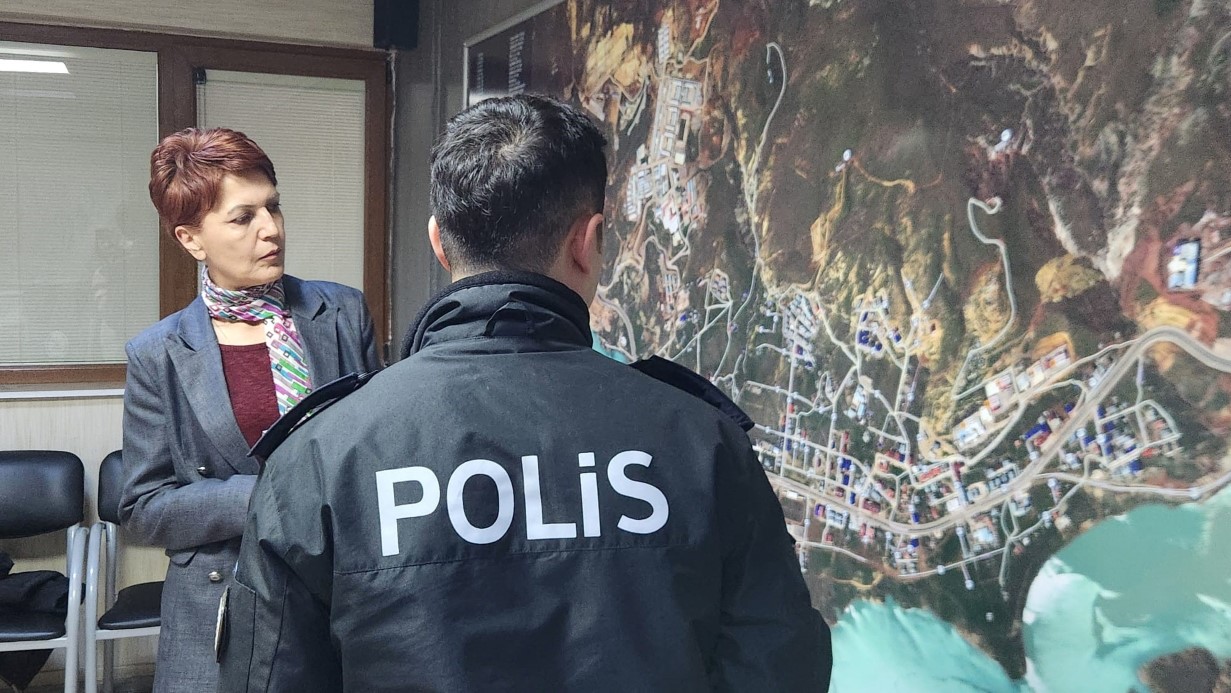 Tunceli'de yapılan görevlendirmelerle, kentte bir ilk gerçekleşti ve Asayiş Şube Müdürlüğü ve Ahlak Büro Amirliği görevlerine kadın amirler atandı.