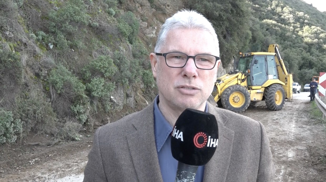 Bursa’da heyelan bölgesi temizlendi...Kayan bölge dron ile görüntülendi