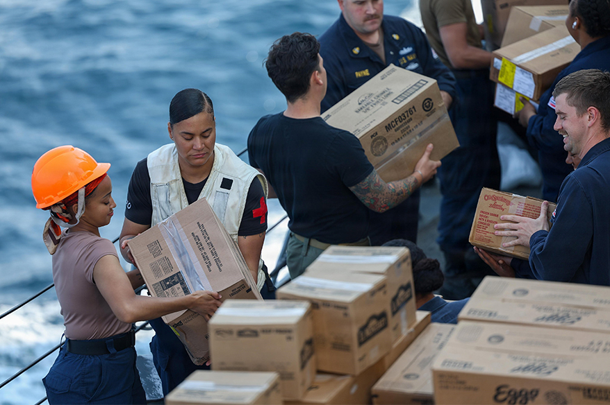 CENTCOM'dan ABD gemilerine ikmal paylaşımı