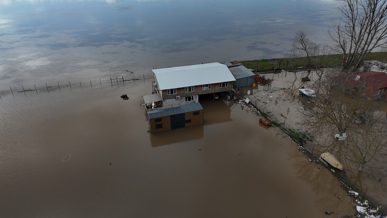 Edirne’de tarım arazileri ve yerleşim yerleri sular altında kaldı