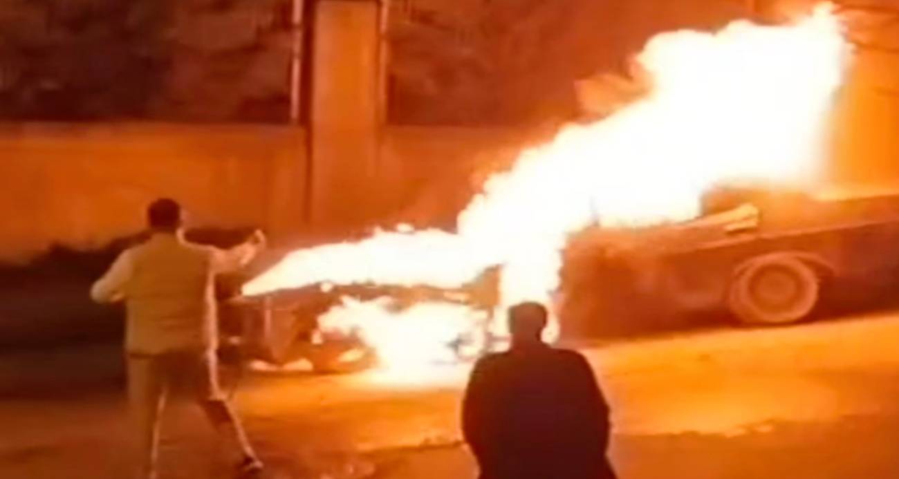 Yangın, itfaiye ekiplerinin müdahalesiyle söndürülürken, araçta maddi hasar meydana geldi.