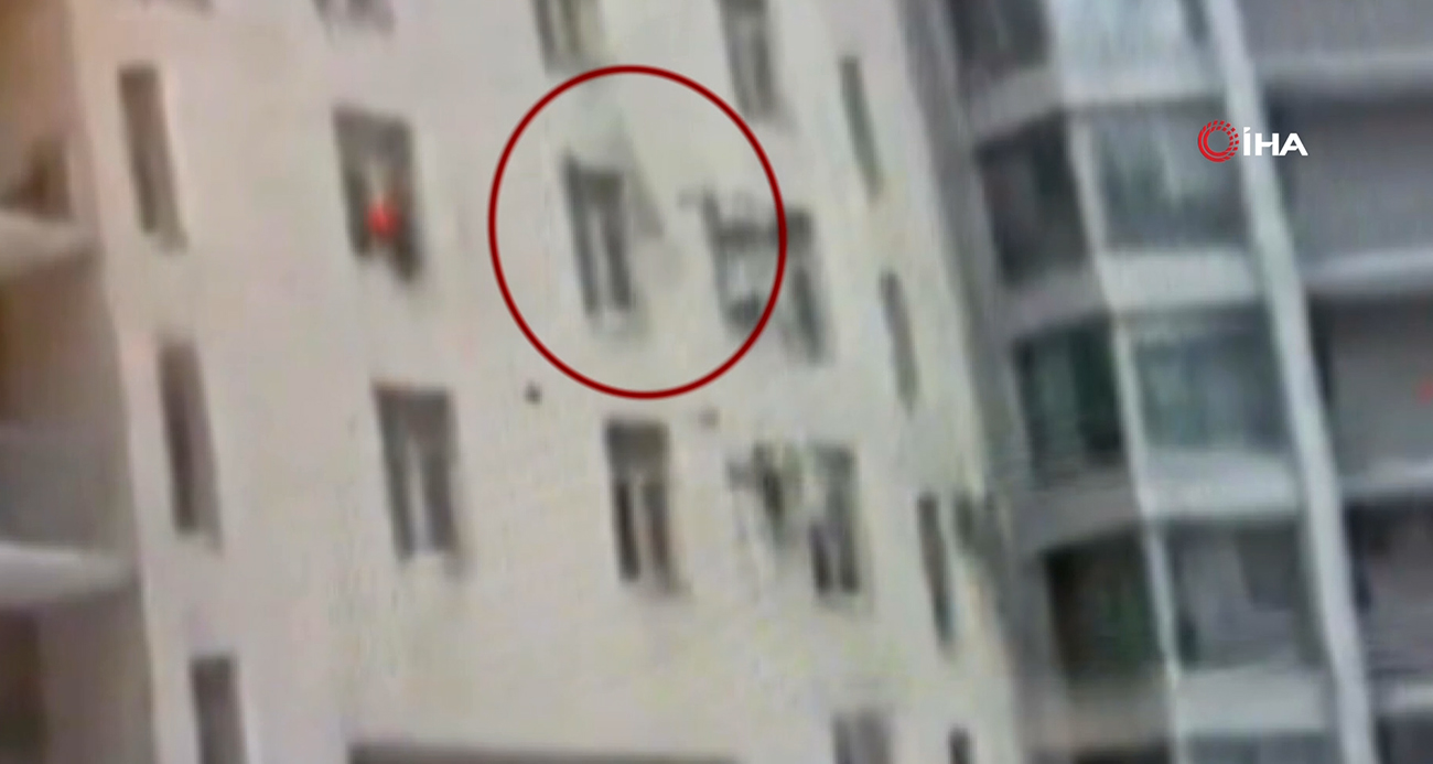 Rusya’da, yedinci kattan düşen çocuğu apartman görevlisi kurtardı