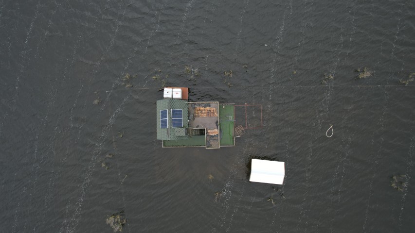 Yüzen evler...Ulubat Gölü taştı, felaket havadan görüntülendi