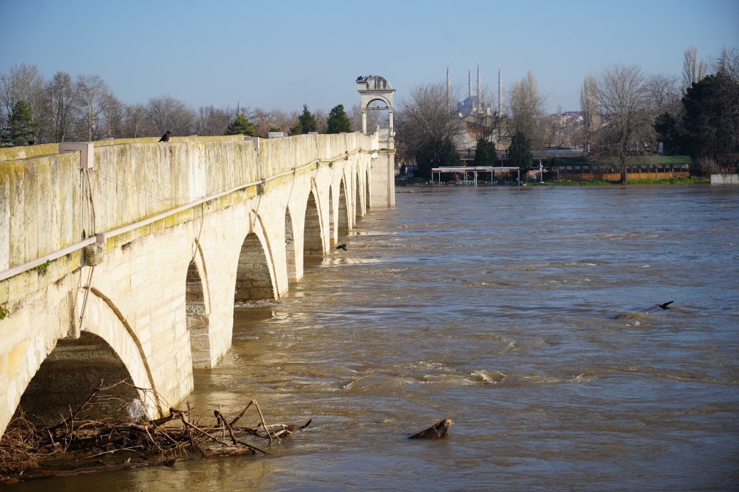Meriç Nehri taştı, ovalar su altında kaldı