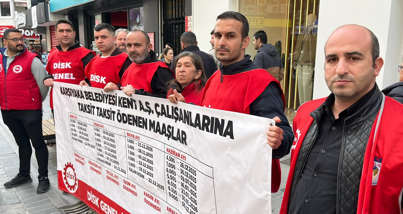 Karşıyaka Belediyesi bünyesinde çalışan işçiler, 7 aydır süregelen maaş krizi nedeniyle Karşıyaka Çarşısı’nda yürüyüş düzenledi. Hazırladıkları bildirileri halka ve esnafa dağıtan belediye emekçileri, biriken alacaklarının tek seferde ödenmesini talep ederek seslerini duyurmaya çalıştı. Belediye işçilerinin ekonomik durumlarını bildikleri için artık ev sahiplerinin ev bile kiraya vermediğine değinen DİSK/Genel-İş İzmir 10 No’lu Şube Başkanı Ferit Akdoğan, sorunun acil olarak çözülmesi gerektiğine vurgu yaptı.