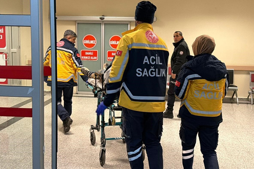 Vücuduna çamaşır suyu enjekte eden genç hastaneye kaldırıldı