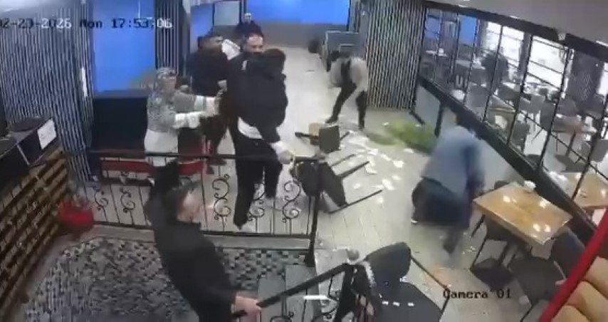Kafede çıkan kavgada ortalık savaş alanına döndü: 100 bin liralık hasar