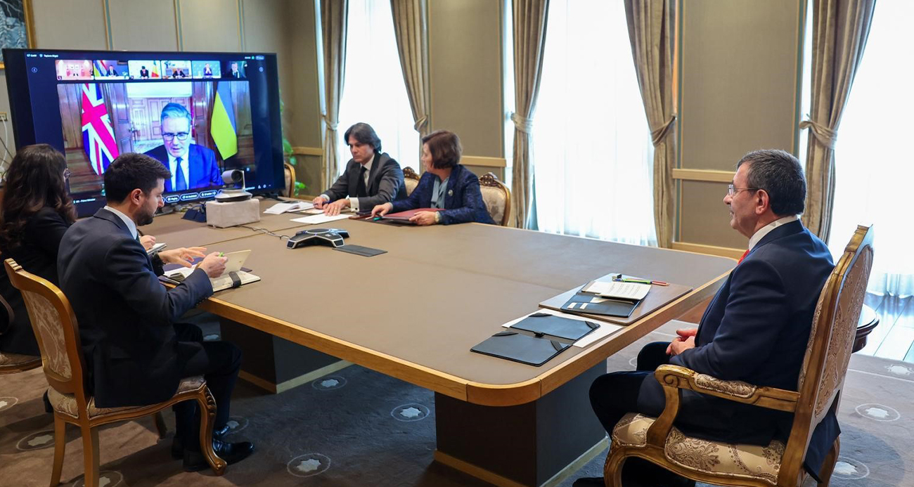 Cumhurbaşkanı Yardımcısı Cevdet Yılmaz, "Türkiye olarak, kalıcı ve adil bir barış için çözümü destekleyecek siyasi ve hukuki çerçevenin oluşmasına yönelik her türlü çabaya katkı vermeyi, bölgemizde istikrar ve güvenliğin tesisi için üzerimize düşen sorumluluğu kararlılıkla yerine getirmeyi sürdüreceğiz" dedi.