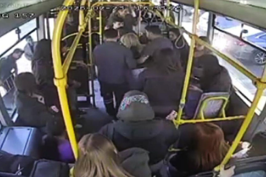 Minibüste rahatsızlanan yolcu için güzergahını değiştirdi, hastaneye yetiştirdi