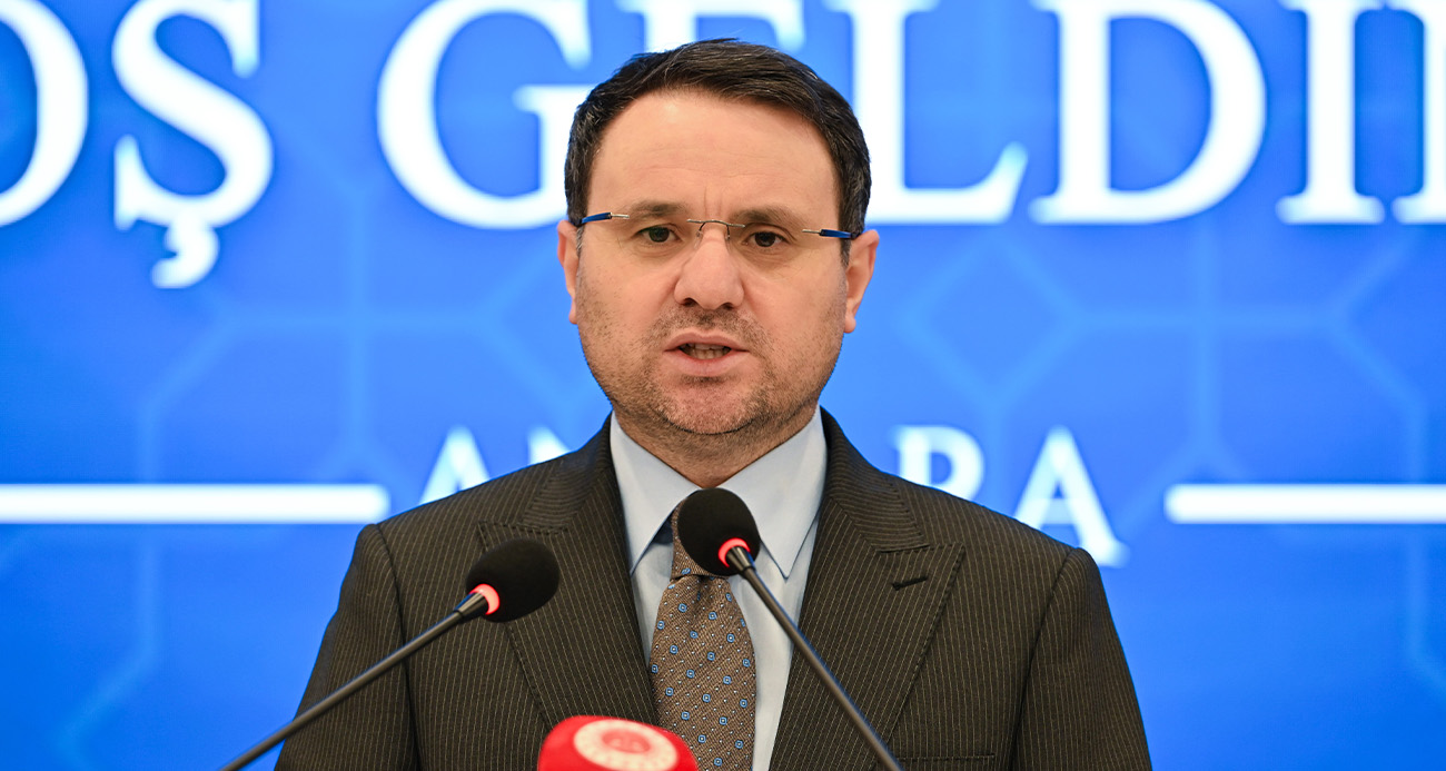 Tozlu araç görünce dayanamıyor, camları sanat eserine dönüştürüyor