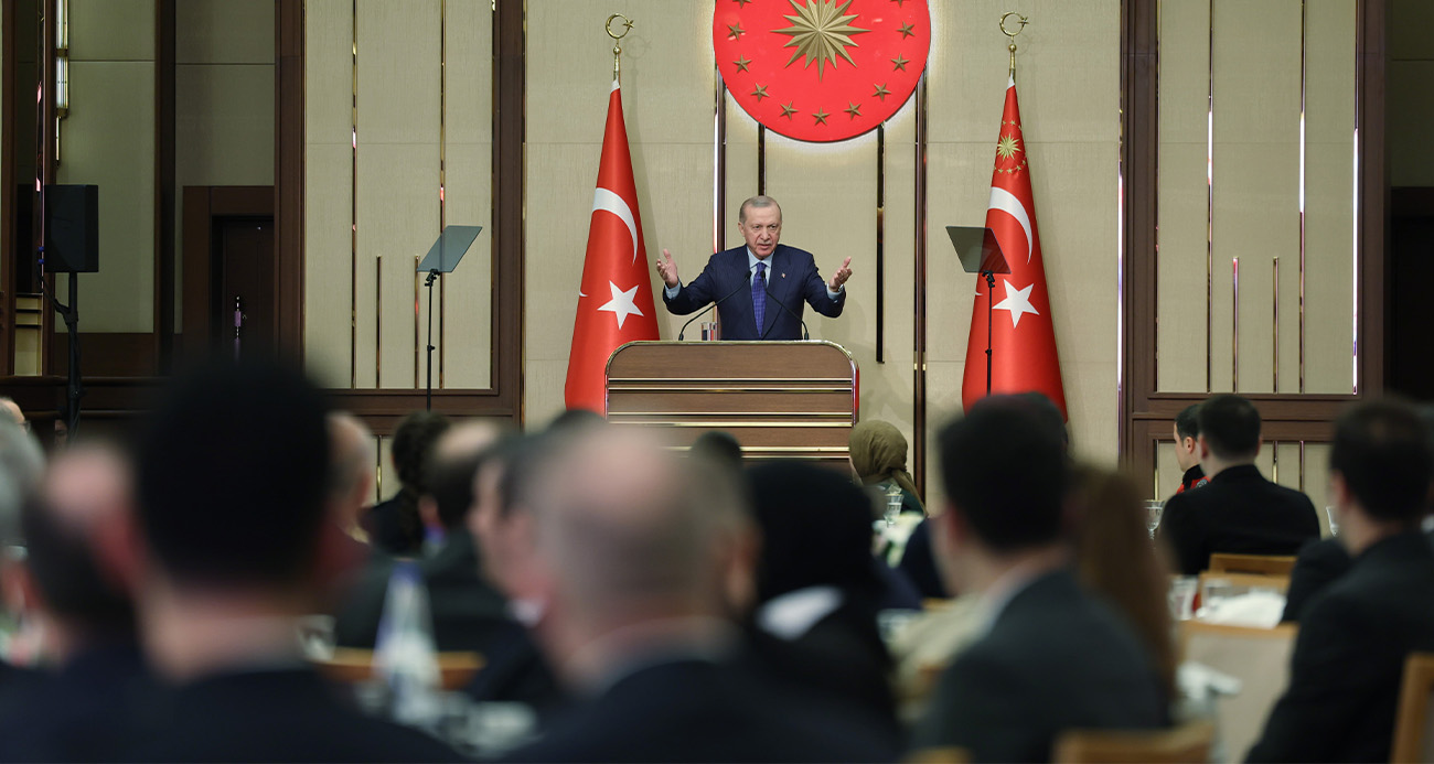 Cumhurbaşkanı Recep Tayyip Erdoğan, "Her gün yeni bir krizin ve gerilimin baş gösterdiği coğrafyamızda her hamlemizi incelikle planlıyor, her adımımızı dikkatle atıyoruz. Şunu sizin ve ailelerinizin çok iyi bilmesini arzu ediyorum; Her hesaba karşı unutmayın bizim de hesabımız var. Her oyunu bozacak, her komployu boşa çıkaracak hazırlığımız var" dedi.