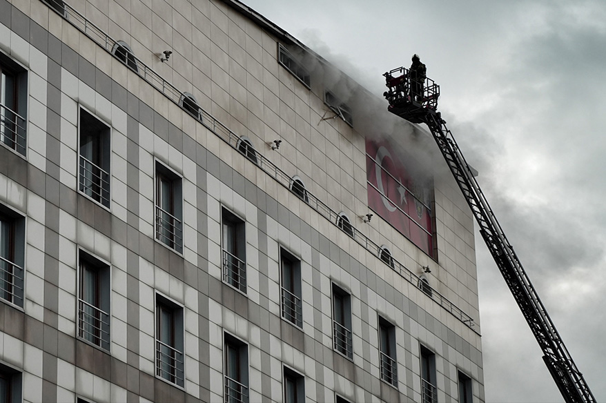 İstanbul’da polisevinde yangın paniği