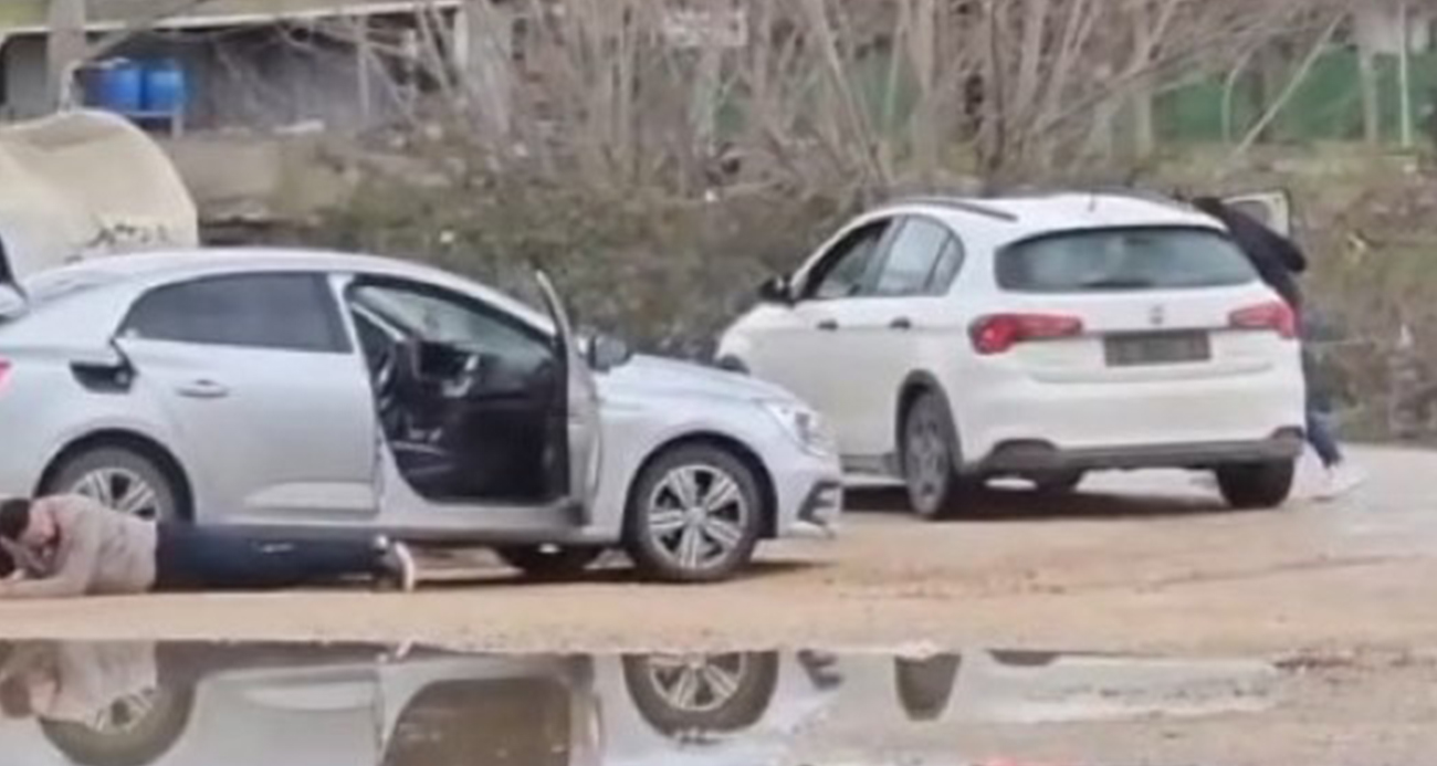 Bursa’nın Nilüfer ilçesinde silahlı soygun gibi gösterilen olayın, para aklamak amacıyla önceden planlandığı ortaya çıktı. Şahısların soyguna senaryo uydurdukları, olayı gören bir vatandaşın da o anları film gibi çektiği ortaya çıktı. Sahte soygun olayını yutmayan Asayiş Şube Müdürlüğü ekipleri, senaryo hazırlayan 8 kişiyi gözaltına aldı. Şahıslardan 5’i tutuklandı. Polis soygun senaryosunda kullanılan 20 milyon liranın 13 milyon 400 bin lirasını ele geçirdi.