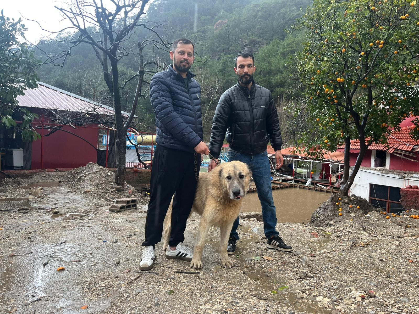 Köpeğini sel sularından kurtaran sahibi o anları anlattı