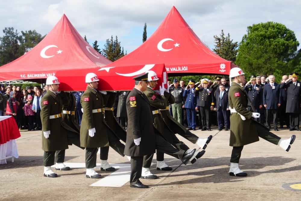 Şehit F-16 pilotunun cenazesi memleketine uğurlandı