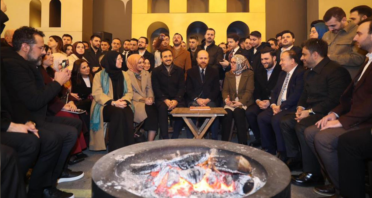 İlim Yayma Cemiyeti Mütevelli Heyeti Başkanı Necmeddin Bilal Erdoğan, AK Parti İstanbul İl Başkanlığı önünde kurulan Ramazan’a özel etkinlik alanını ziyaret etti.