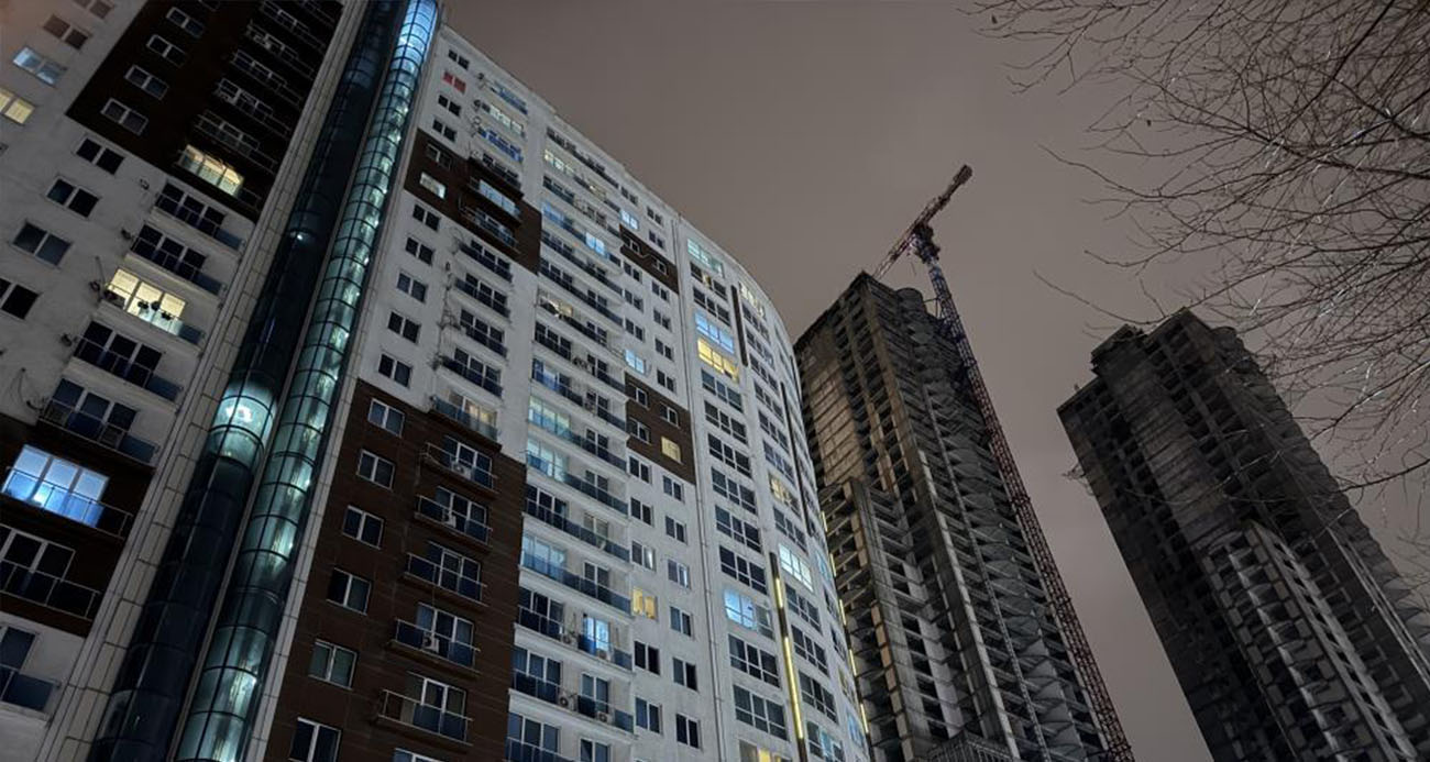 Esenyurt’ta bir sitede 2 kişi silahla vurulmuş halde ölü bulundu