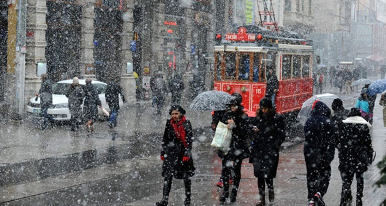 Meteoroloji Genel Müdürlüğü’nün son değerlendirmelerine göre Balkanlar üzerinden gelen soğuk ve yağışlı hava bugün itibarıyla etkisini artırırken, Ankara ve İstanbul için de karla karışık yağmur ve kar yağışı uyarısı yapıldı.