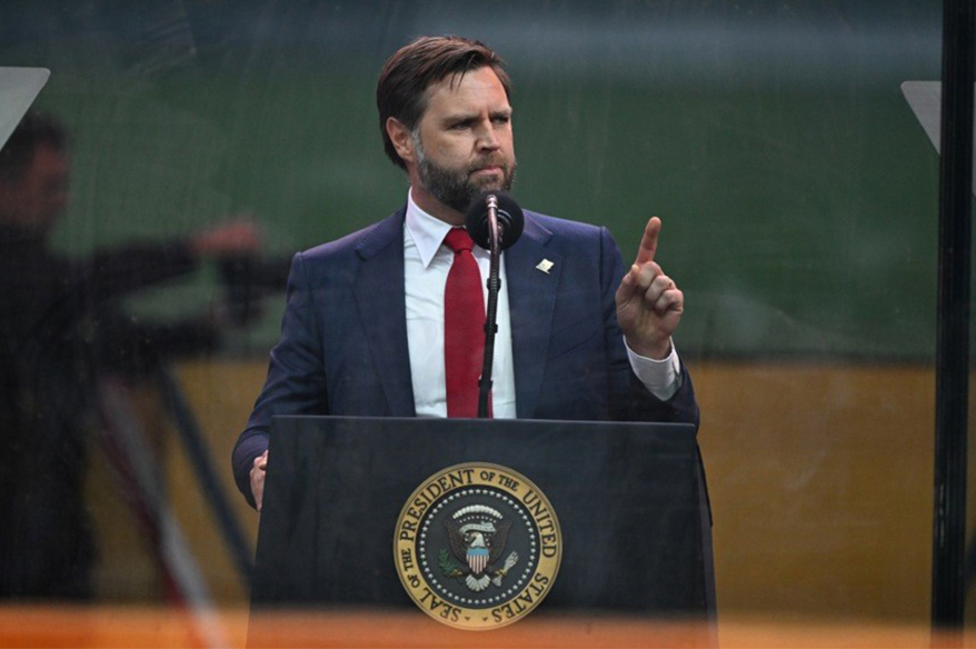 Vance: "İranlılarla makul bir anlaşmaya varmak için diplomatik görüşmeler yapıyoruz"