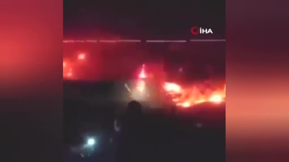 Deprem anında yaşanan panik kamerada