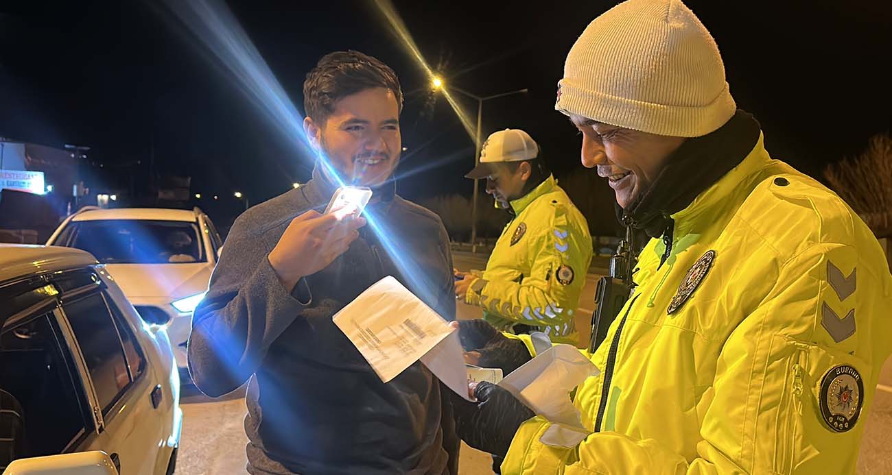 Ehliyetini zarftan çıkarmak için 1 ay torpidoda tutup çevirmeye girmeyi bekledi